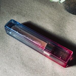 NABLA, Shine Theory Lip Gloss in the shade Renaissance